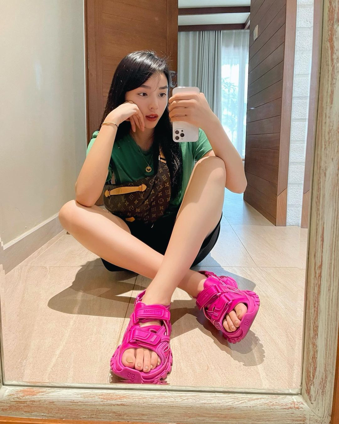 Hoa hậu Kỳ Duyên giản dị với phong cách đời thường, khác hẳn lúc xuất hiện trước công chúng.