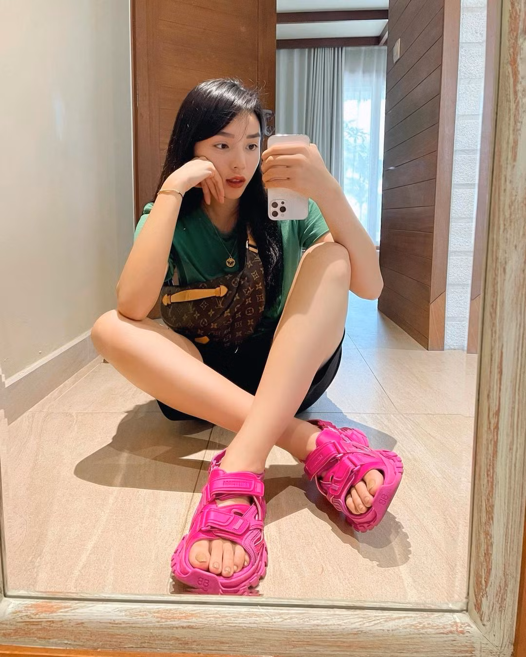 Hoa hậu Kỳ Duyên giản dị với phong cách đời thường, khác hẳn lúc xuất hiện trước công chúng.