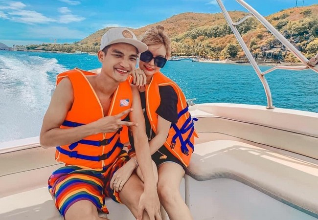 Mạc Văn Khoa và bạn gái có chuyến nghỉ dưỡng cùng nhau. Cả 2 dự định về kế hoạch tổ chức lễ cưới vào lễ Giáng sinh năm nay.