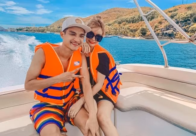 Mạc Văn Khoa và bạn gái có chuyến nghỉ dưỡng cùng nhau. Cả 2 dự định về kế hoạch tổ chức lễ cưới vào lễ Giáng sinh năm nay.