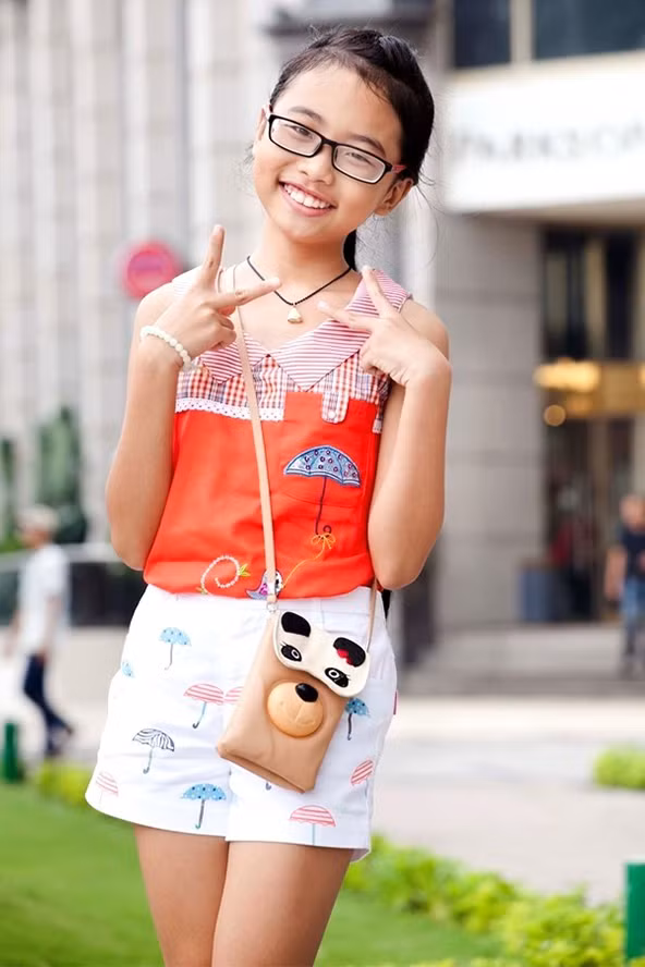 Dưới sự hỗ trợ từ bố nuôi Quang Lê, “cô bé dân ca” trong suốt 7 năm rời khỏi cuộc thi chưa bao giờ “nguội”. Cô hoạt động chăm chỉ, đều đặn, phát hành nhiều sản phẩm, lọt chung kết Gương mặt thân quen nhí và có mini live show riêng. 