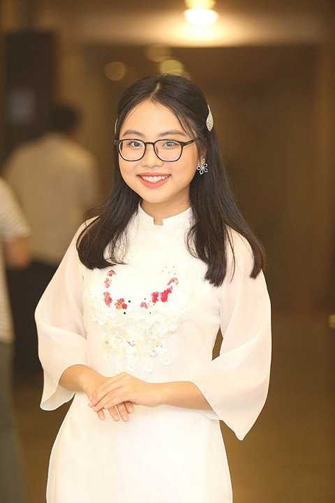 Nổi tiếng sớm, Phương Mỹ Chi cũng không may vấp phải những ồn ào khi làm nghề như bị tố chảnh chọe, vô ơn với cô ruột...