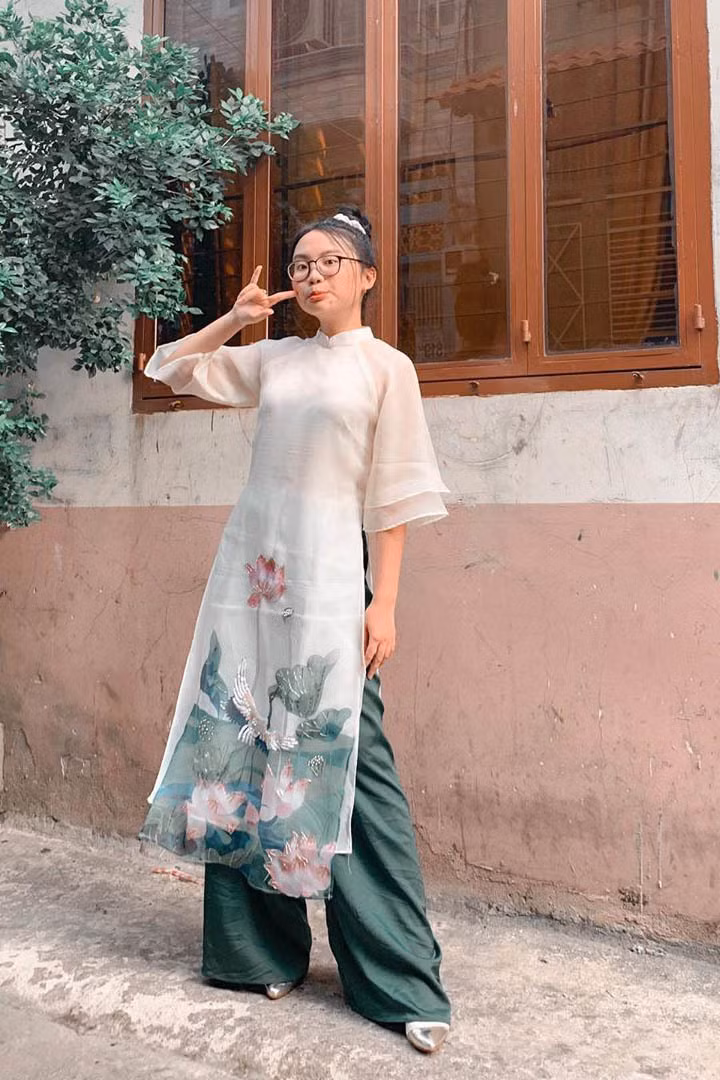 Ở tuổi 17, ca sĩ Phương Mỹ Chi giờ không còn là một cô bé nhút nhát trên sân khấu mà đã ngày càng trưởng thành, xinh đẹp hơn kể cả trong phong cách lẫn giọng hát, và chắc chắn là vẫn sẽ ngày càng nổi tiếng.