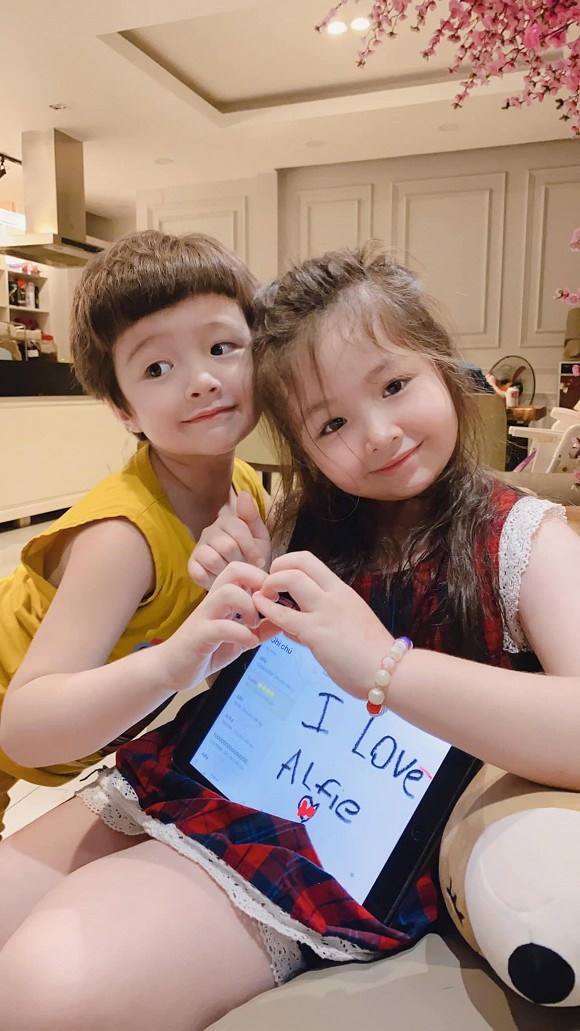 Cadie giờ đã lớn và rất ra dáng chị hai.