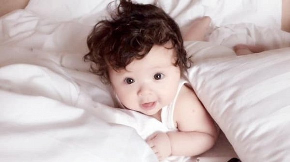 br/> Con gái Elly Trần - Cadie chào đời vào 2014. Thời điểm Elly Trần công khai ảnh con gái, cộng đồng mạng "phát sốt" vì vẻ đẹp lai Tây dễ thương của cô bé.