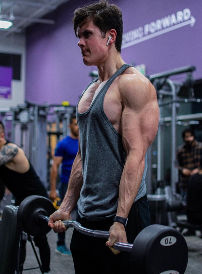 Theo Men's Health, Will nghĩ ra ý tưởng hít đất 2.020 cái nhằm thách thức khả năng chịu đựng của chính mình. Ngoài ra, anh cũng muốn phát triển cơ ngực thêm phần nở nang hơn.