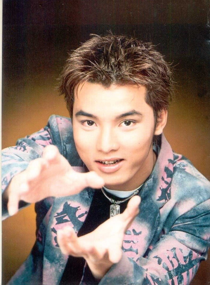 Ung Hoang Phuc thong bao dung ca hat o tuoi 45 gay bat ngo