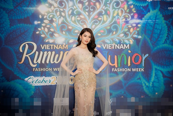 ##s###Á hậu Thuỳ Dung diện váy voan bay bổng và nữ tính.