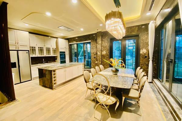 Trong ảnh là nội thất căn biệt biệt thự cao cấp triệu đô mà Lã Thanh Huyền vừa chuyển tới ở như món quà sinh nhật đánh dấu tuổi 35.