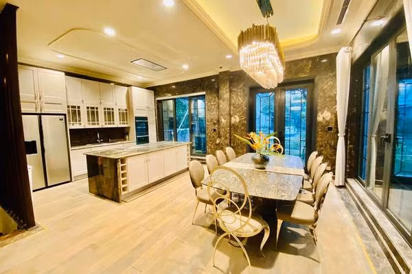 Trong ảnh là nội thất căn biệt biệt thự cao cấp triệu đô mà Lã Thanh Huyền vừa chuyển tới ở như món quà sinh nhật đánh dấu tuổi 35.