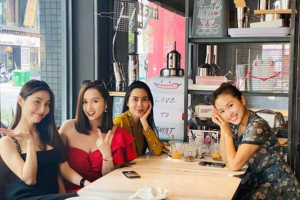 Hội bạn thân nổi tiếng của Lã Thanh Huyền gồm nhiều nghệ sĩ có tiếng như: Việt Anh, Vân Hugo, Vũ Thu Hoài, Diễm My, Lưu Hương Giang, Mai Phương Thúy, Thái Dũng, Quỳnh Nga...