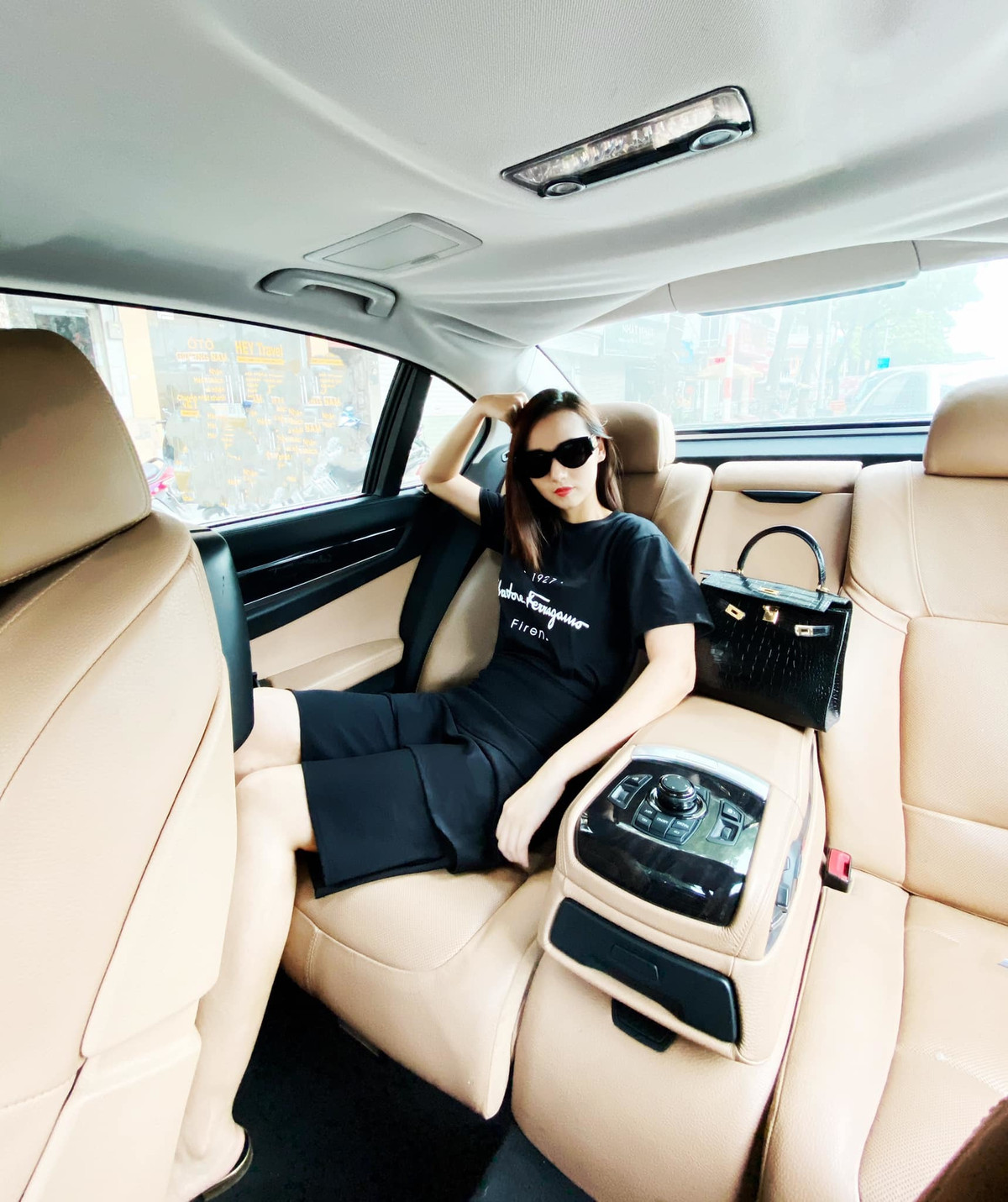 Quả thật cuộc đời đã đối xử rất tốt với Lã Thanh Huyền cho đến thời điểm này. Thành công đến sớm khi giành danh hiệu Phụ nữ thế kỷ 21, có một gia tài phim ảnh đáng kể và đặc biệt là sự nghiệp kinh doanh riêng, Lã Thanh Huyền xây dựng danh tiếng cho bản thân như một trong những diễn viên giàu có và thành công bậc nhất phía Bắc.