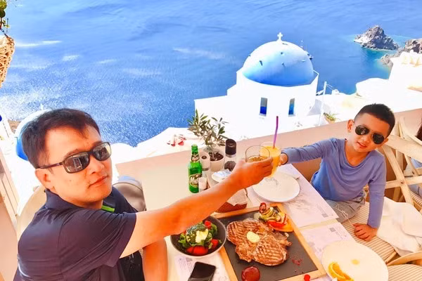 Khi chưa có dịch COVID-19, vợ chồng Lã Thanh Huyền và con trai thường xuyên chọn các điểm đến sang chảnh ở châu Âu mỗi năm.