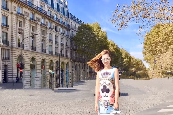 Nữ diễn viên cũng thường xuyên khoe hình ảnh trong các chuyến du lịch trong và ngoài nước vô cùng sang chảnh khiến nhiều người trầm trồ.