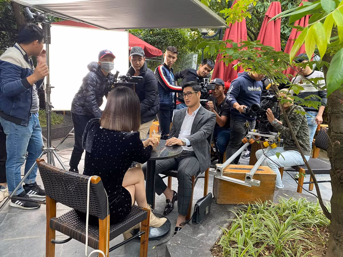 Hiện các diễn viên vẫn tiếp tục quay các tập sau và theo chia sẻ của diễn viên Kiều Anh thì Hồ sơ cá sấu sẽ còn phải quay hơn 1 tháng rưỡi nữa mới hoàn thành.