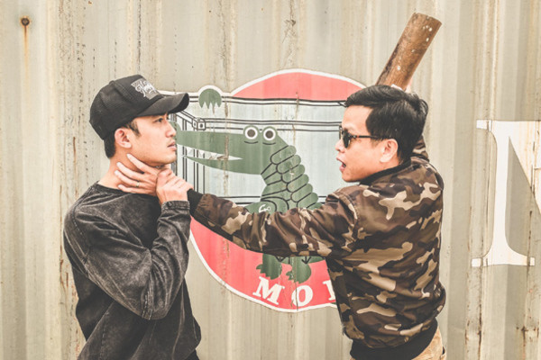 Đạo diễn Mai Hiền có lẽ là người "lầy" nhất đoàn phim. Anh thường xuất hiện trong những bức hình hài hước cùng dàn diễn viên trong phim Hồ sơ cá sấu như Doãn Quốc Đam, Ngọc Quỳnh, Mạnh Trường, Hoàng Hải.