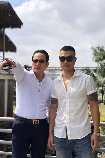 Tuy mới chỉ xuất hiện ở 2 tập nhưng vai Tuấn "mỏ" của Hoàng Hải đã lộ diện là một trùm xã hội đen sẽ có nhiều ảnh hưởng đến vợ chồng Hải - Nguyệt sau này.