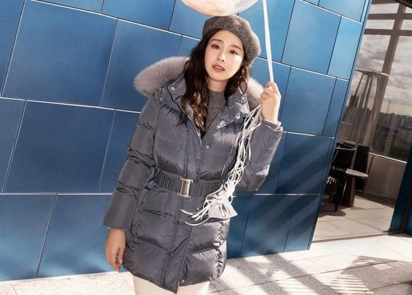 Về cuộc sống vợ chồng, Kim Tae Hee được ông xã yêu thương và lo lắng hết mực. 2 người cũng tranh thủ hâm nóng tình cảm và cùng đưa các con đi chơi.