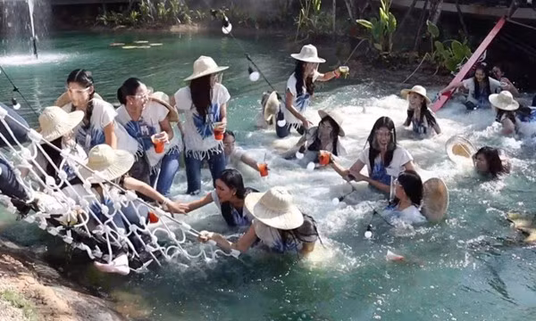 30 thi sinh Hoa hau Thai Lan gap tai nan sap cau treo-Hinh-2