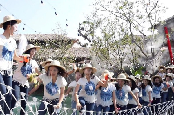 30 thí sinh Hoa hậu Thái Lan gặp tai nạn sập cầu treo 30 thi sinh Hoa hau Thai Lan gap tai nan sap cau treo