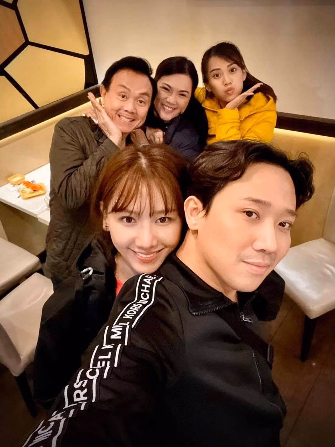 "Đâu ai ngờ đây là buổi ăn cuối cùng của anh em mình anh hen", MC Trấn Thành đăng tấm hình bữa ăn cuối cùng với Chí Tài.