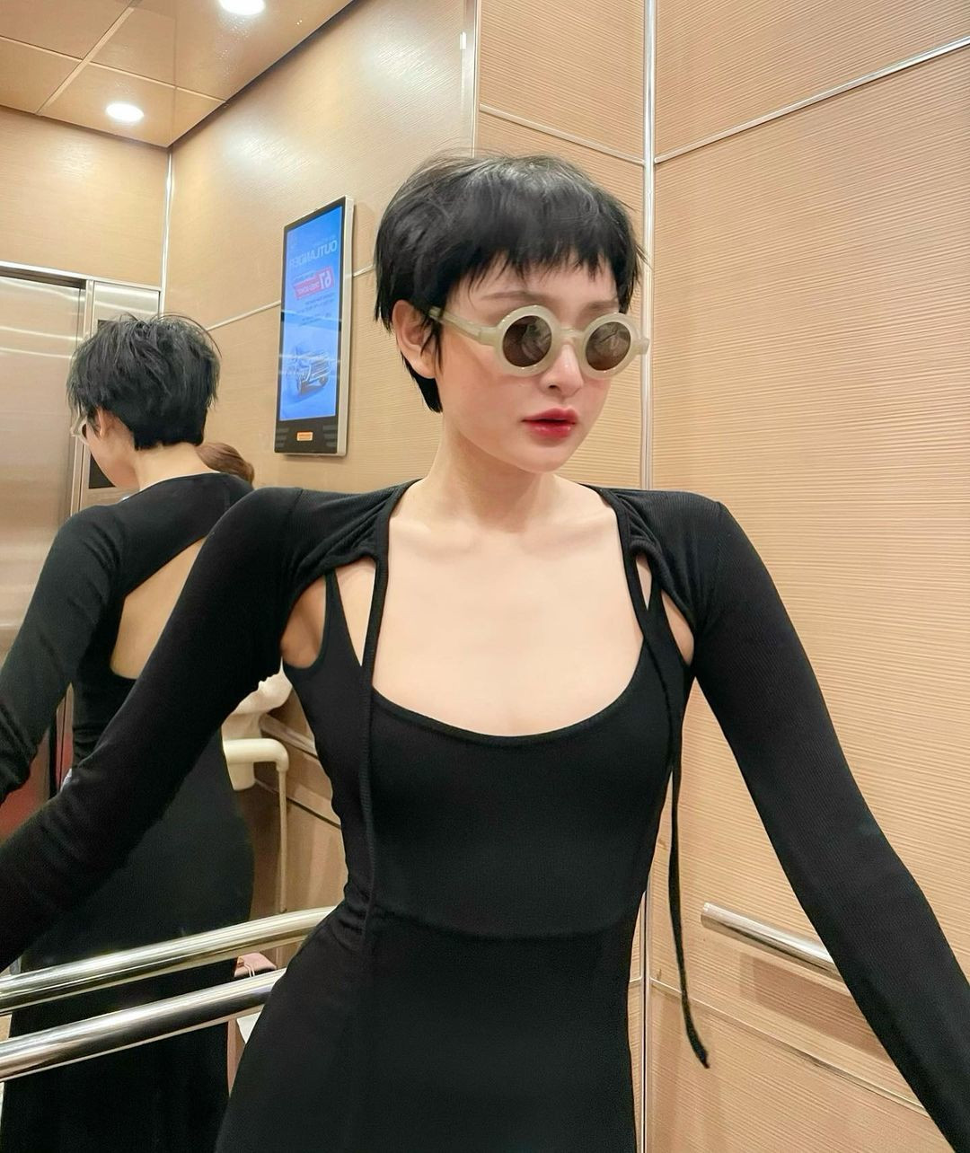 Hiền Hồ diện đồ đơn giản nhưng vẫn xinh đẹp, cuốn hút.