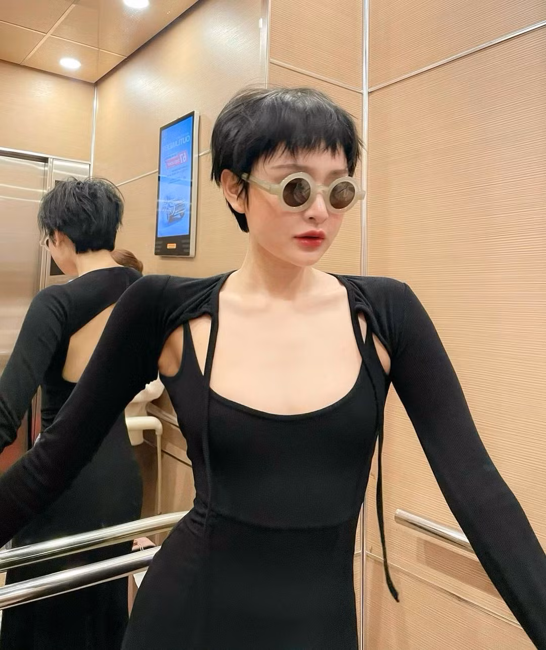 Hiền Hồ diện đồ đơn giản nhưng vẫn xinh đẹp, cuốn hút.