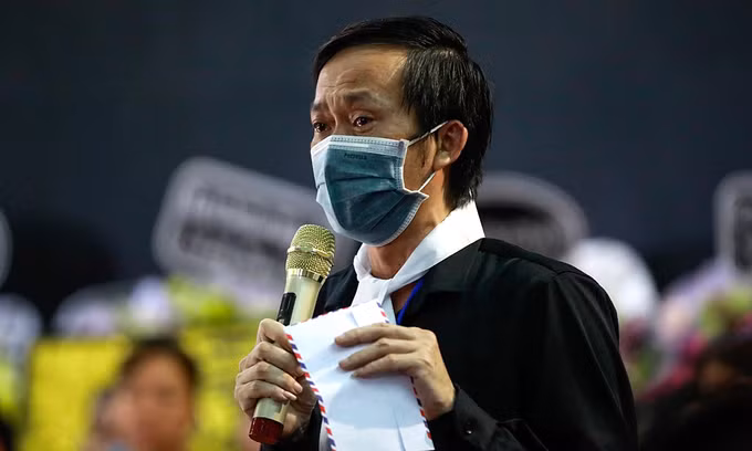 Thuc hu Hoai Linh lam benh trong luc lo tang le NS Chi Tai