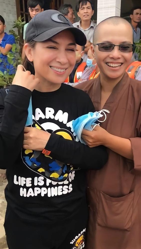 Trang Tran quat mang anti-fan soi moi Ly Hai, Thuy Tien tu thien-Hinh-7