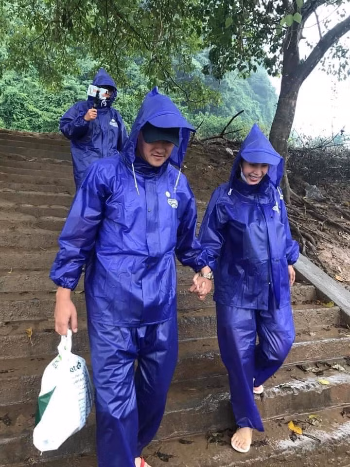 Trang Tran quat mang anti-fan soi moi Ly Hai, Thuy Tien tu thien-Hinh-4