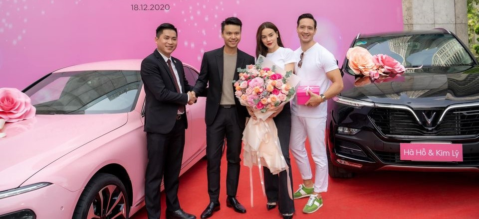 Kim Ly - Ho Ngoc Ha tau cung luc 4 chiec o to hang sang-Hinh-2