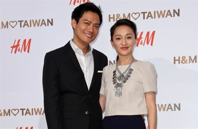 Chồng lộ ảnh hôn gái trẻ, Châu Tấn xác nhận ly hôn - Hình 5 Chong lo anh hon gai tre, Chau Tan xac nhan ly hon-Hinh-5