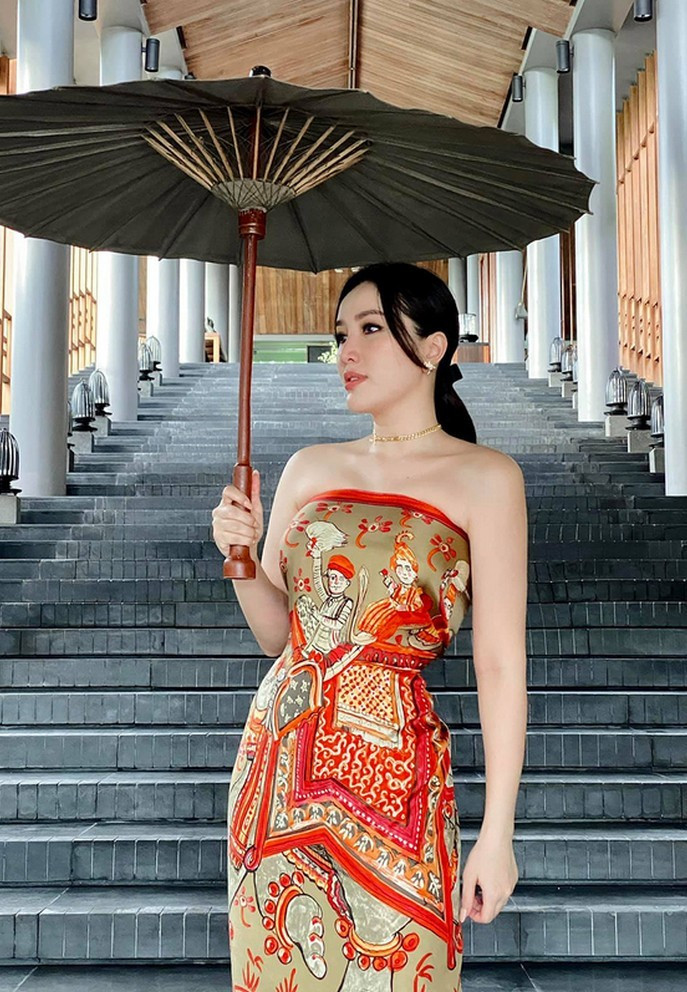 "Dù ai nói ngả nói nghiêng. Hình này đẹp quá đúng không cả nhà?", Bảo Thy hài hước đăng tựa đề cho tấm ảnh.