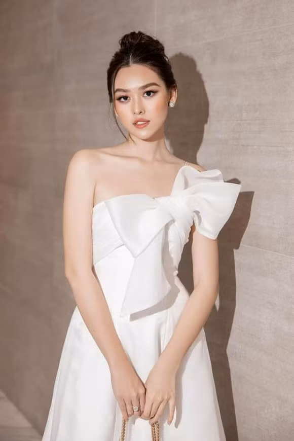 Lo thiep cuoi cua A hau Tuong San, ro ten chu re-Hinh-4