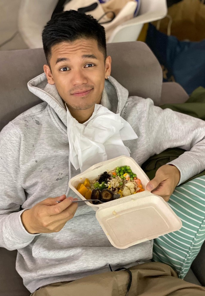 Trọng Hiếu với khẩu phần ăn chay gồm toàn rau củ. Nam ca sĩ khuyên mọi người nên tập ăn giống mình để tốt cho cơ thể.