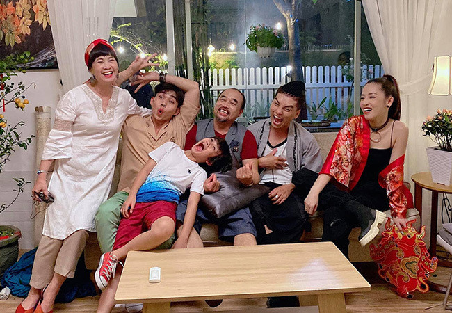 NSND Lan Hương cùng thế hệ diễn viên đàn em Puka, Jun Phạm có những kỷ niệm đáng nhớ trong lần đầu hợp tác phim.