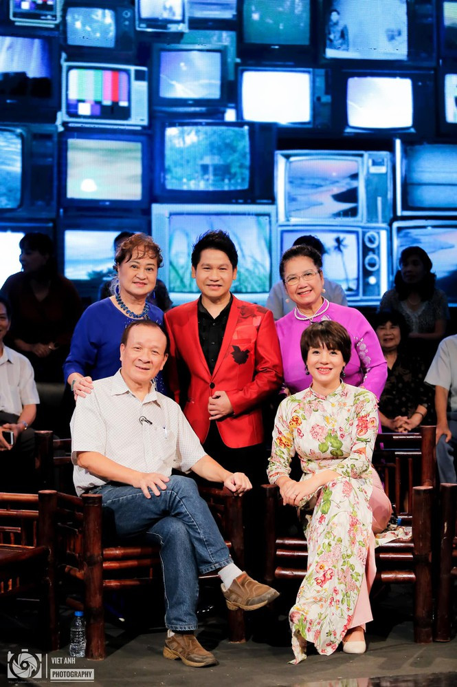 ##s###Hiện, Diễm Quỳnh đang nhận nhiều sự quan tâm khi thực hiện chương trình "Quán thanh xuân". 