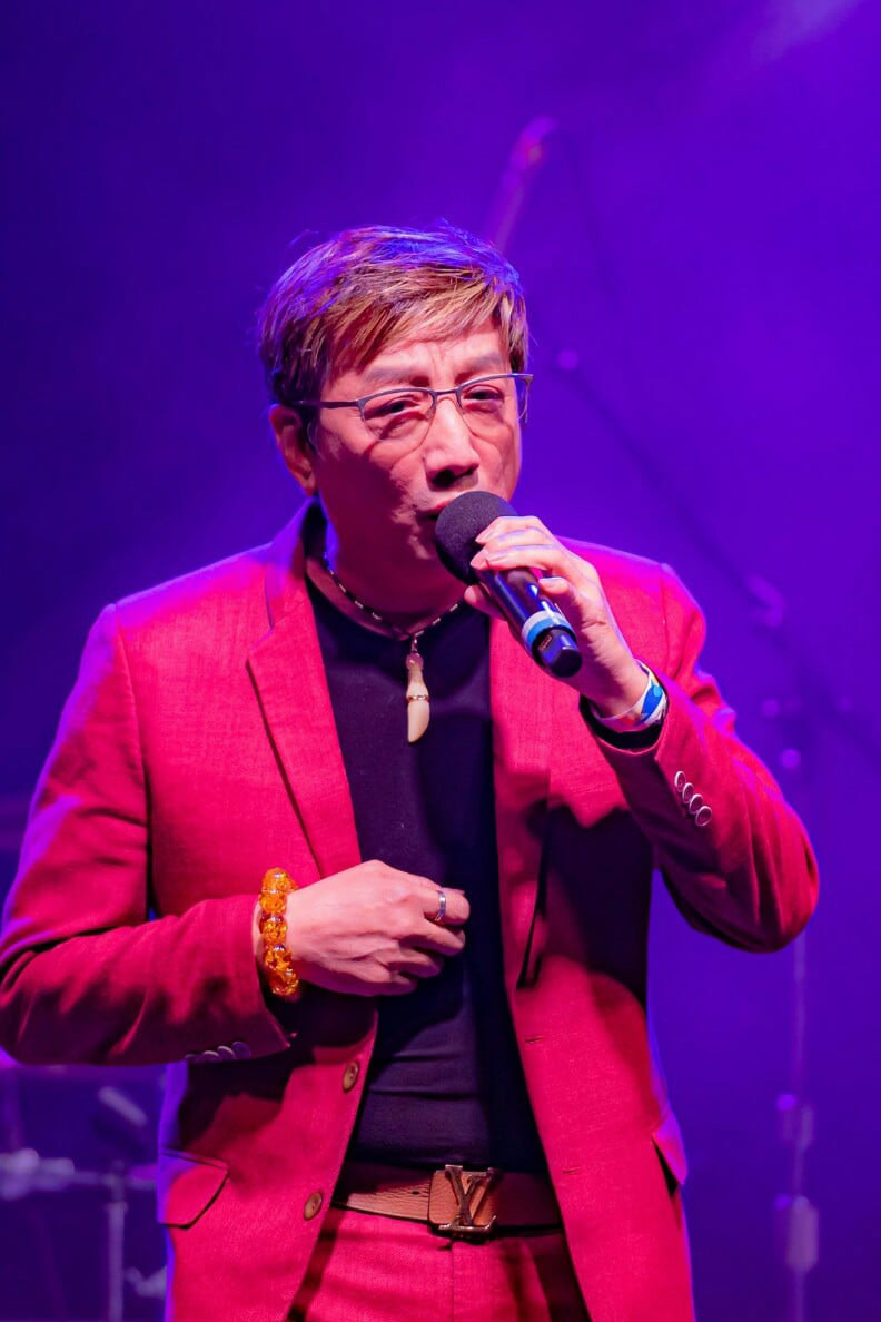 Từ giữa năm 2016, anh về nước nhiều hơn và nhận lời làm giám khảo một số chương trình truyền hình và biểu diễn tại các thành phố lớn.