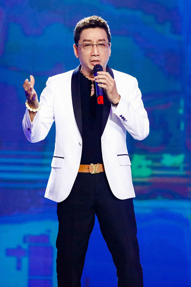 Trường Vũ lấy vợ rất muộn. Anh kết hôn năm 2005 khi đã 42 tuổi.