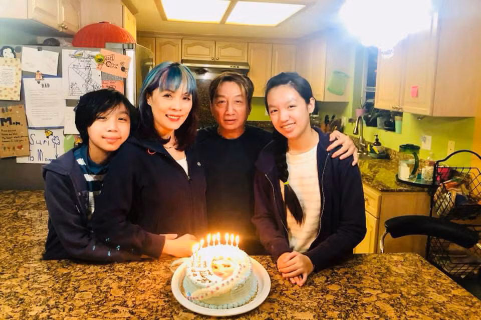 Không chỉ sở hữu vườn cây ăn quả sai trái, danh ca Trường Vũ còn khiến người hâm mộ ngưỡng mộ khi khoe loạt khoảnh khắc gia đình ấm cúng tại xứ cờ hoa.