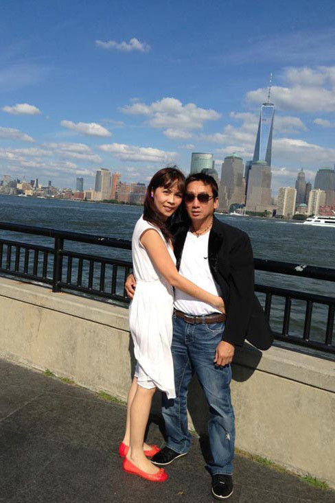 Chia sẻ về gia đình, giọng ca Không giờ rồi nói bà xã Anh Thư (Thư Cali) là người đã hy sinh rất nhiều để anh có được ngày hôm nay.