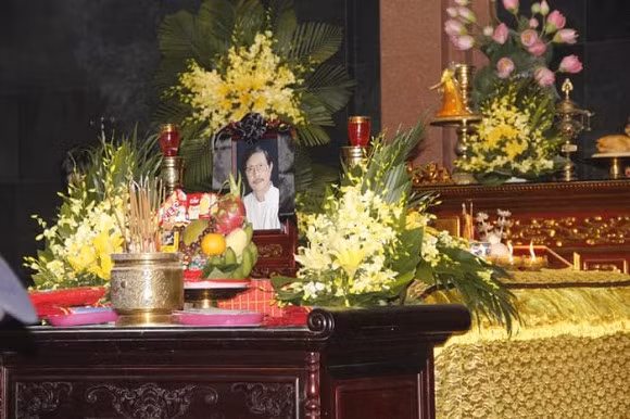 Lễ viếng ông diễn ra vào 8h ngày 30/11 ở Nhà tang lễ Cầu Giấy, đường Trần Vỹ, Mai Dịch (Hà Nội). Ông được gia đình hỏa táng tại Đài hóa thân Hoàn Vũ.