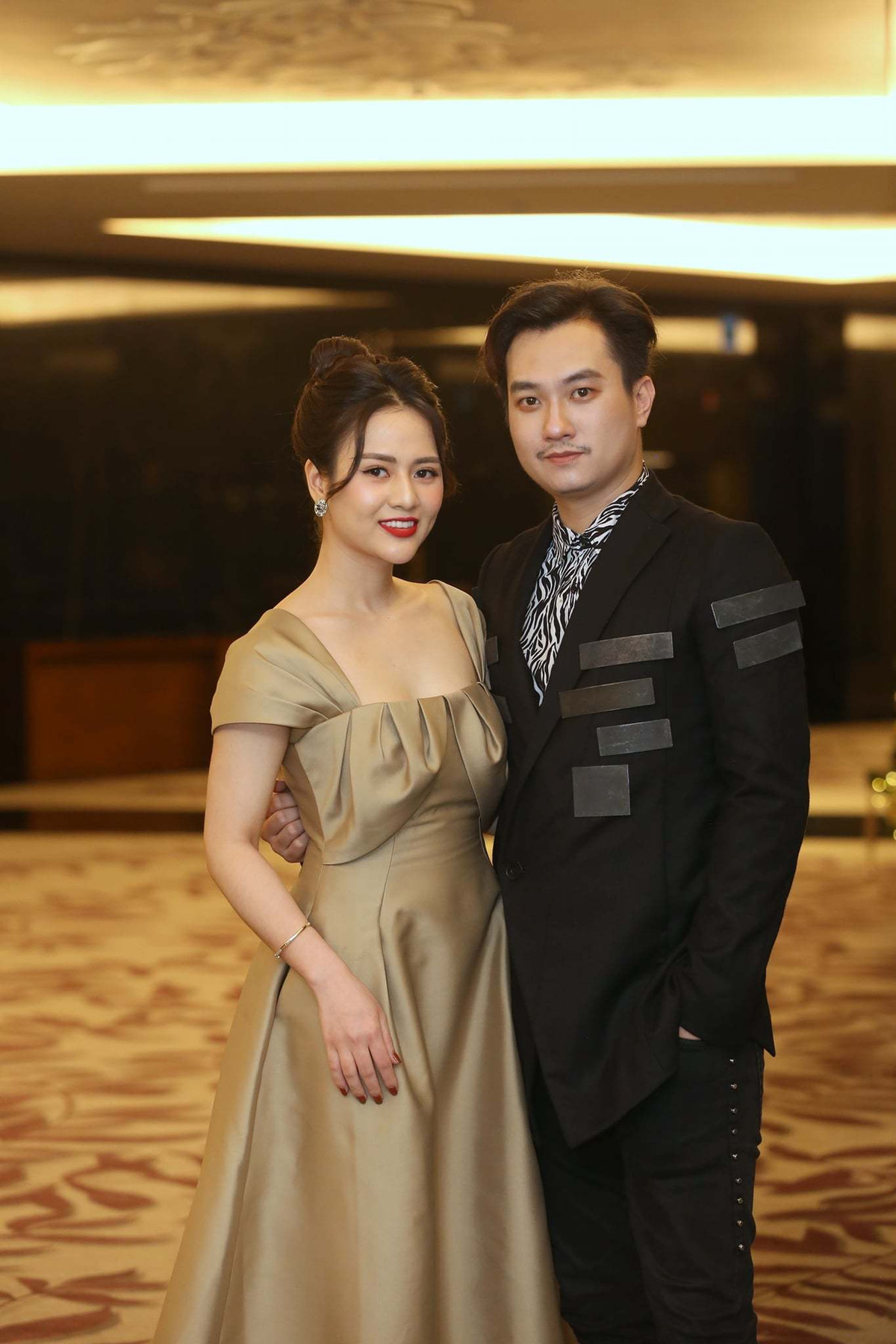 Sau vai Đào trong 'Cô gái nhà người ta', Việt Hoa đảm nhiệm vai cô con dâu của NSND Hoàng Dũng trên màn ảnh. Đó là một cô gái hiện đại, xinh đẹp, hoạt bát, nói nhiều. Việt Hoa sẽ đóng cặp với Anh Tuấn trong phim này.