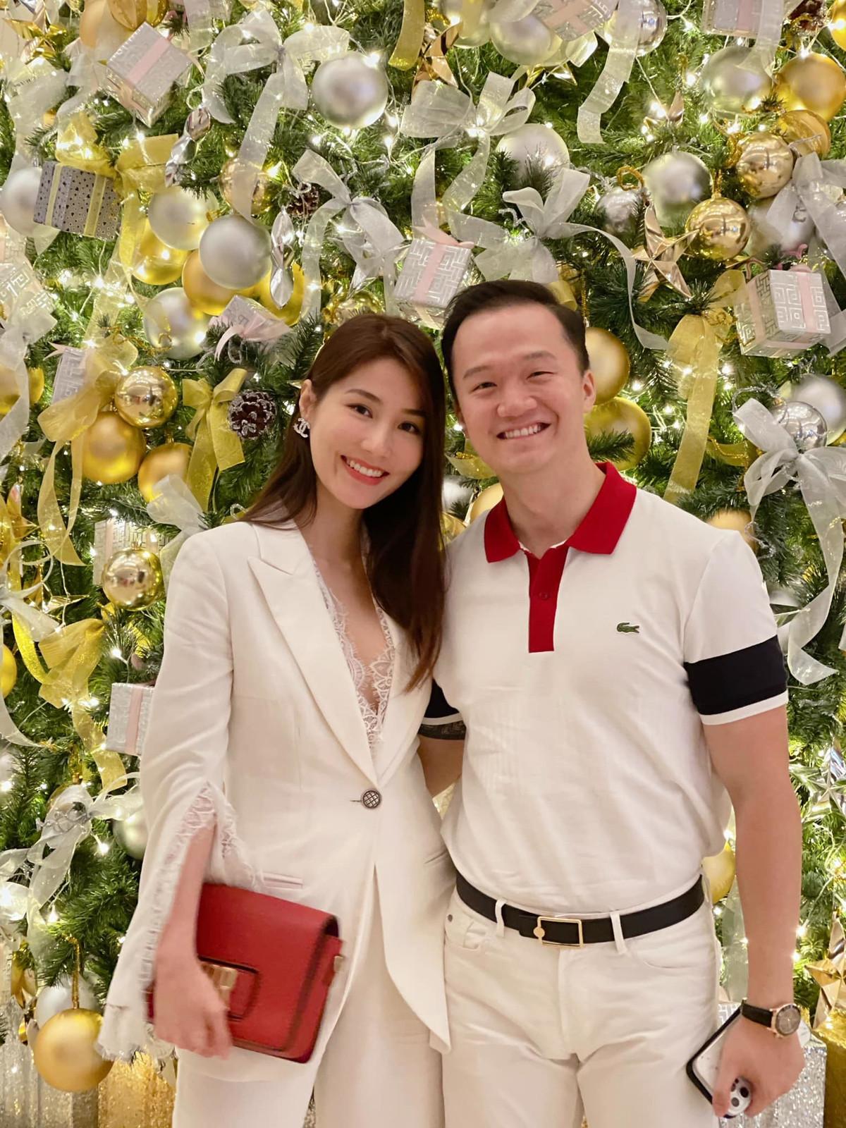 Diễn viên Diễm My 9x khoe ảnh tình cảm kỷ niệm 4 năm yêu cùng bạn trai.