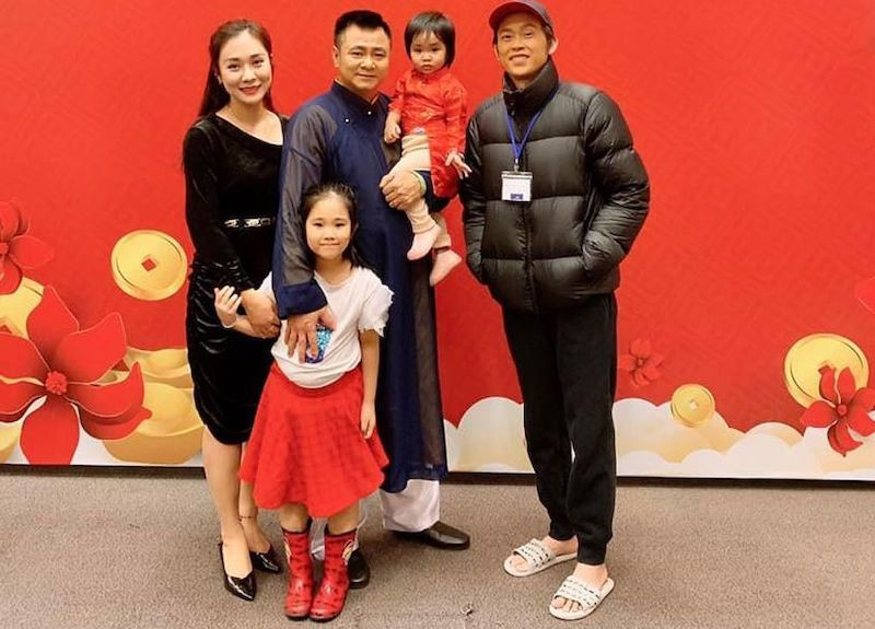 Hoai Linh gian di hoi ngo gia dinh NSND Tu Long