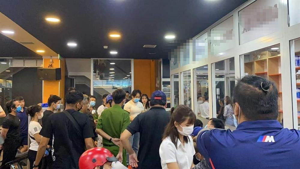 Nguoi dan vay kin tim gymer phat ngon xam ve nghe si Chi Tai-Hinh-4