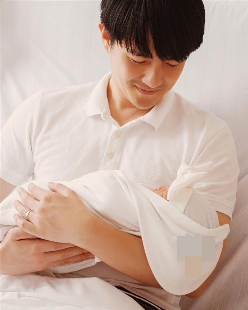 Con gai Dong Nhi - Ong Cao Thang lo dien dang yeu het nac-Hinh-3