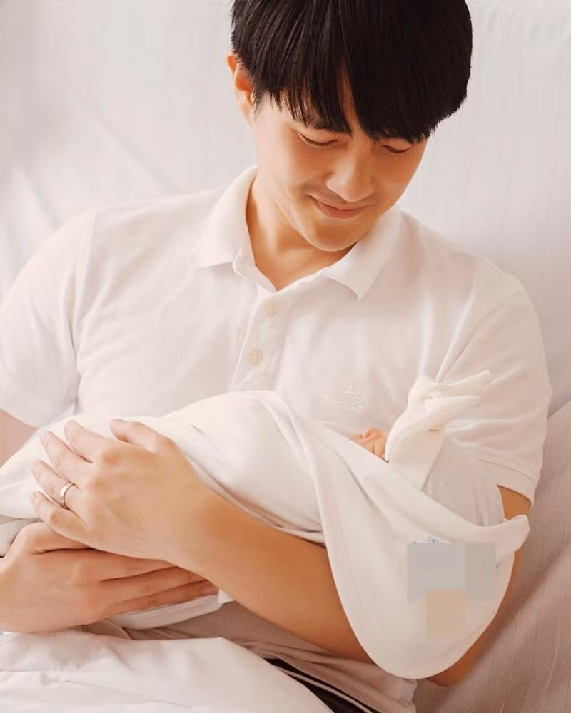 Con gai Dong Nhi - Ong Cao Thang lo dien dang yeu het nac-Hinh-3