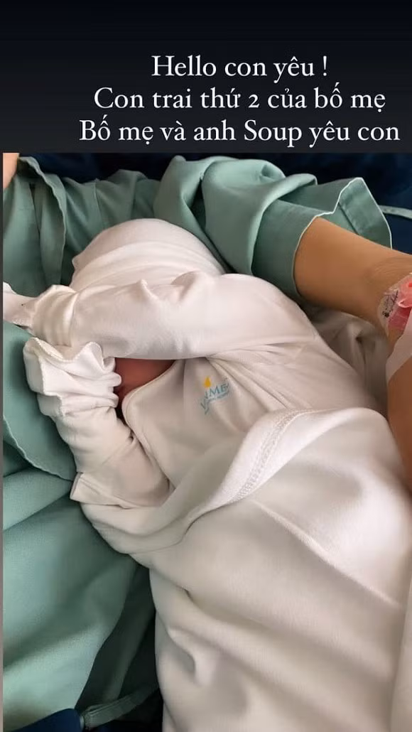 Ca nuong Kieu Anh sinh con thu hai gay bat ngo-Hinh-2