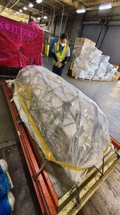 Tang lễ tại Việt Nam của cố nghệ sĩ Chí Tài được gia đình ủy quyền cho NSUT Hoài Linh và nghệ sĩ Việt Hương tổ chức vào ngày 12/12. Tối 12/12, thi hài của cố nghệ sĩ Chí Tài được đưa ra sân bay Tân Sơn Nhất làm thủ tục về Mỹ theo nguyện vọng của gia đình. Khoảng 8h05 sáng 13/12 (theo giờ Mỹ), chuyến bay KE17 chở thi hài của cố nghệ sĩ Chí Tài đáp xuống sân bay Los Angeles (Mỹ) trong sợ theo dõi và cầu nguyện của đông đảo nghệ sĩ và người hâm mộ tại Việt Nam. 